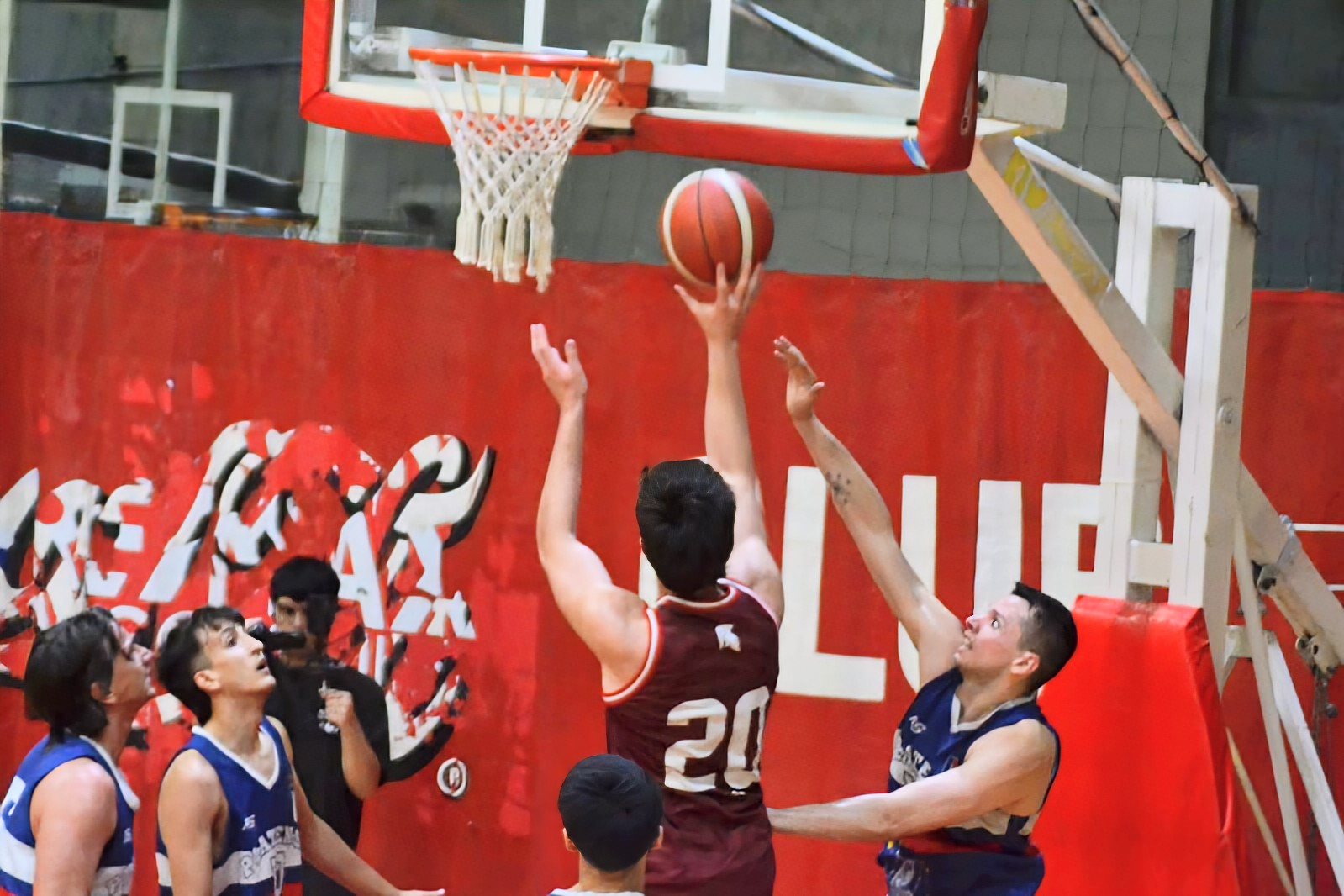 El Beta del Griego ganó y forzó al tercer juego