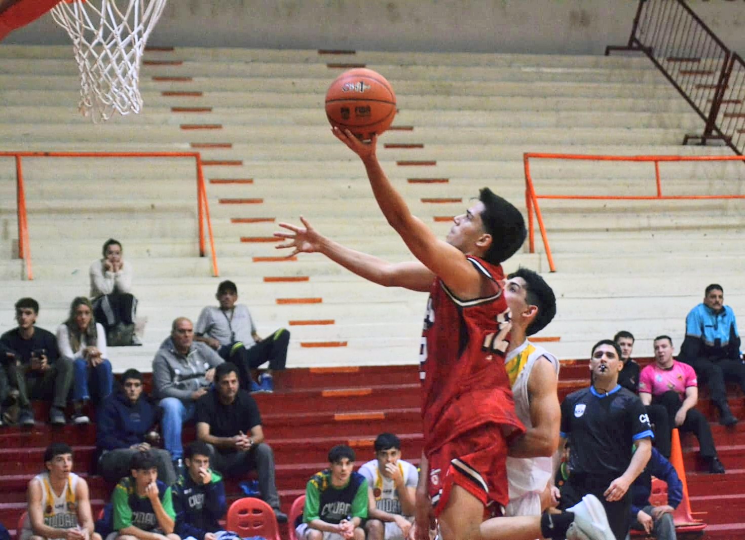 Dominio Griego en calle 13, derrot&oacute; a Campana y se ilusiona