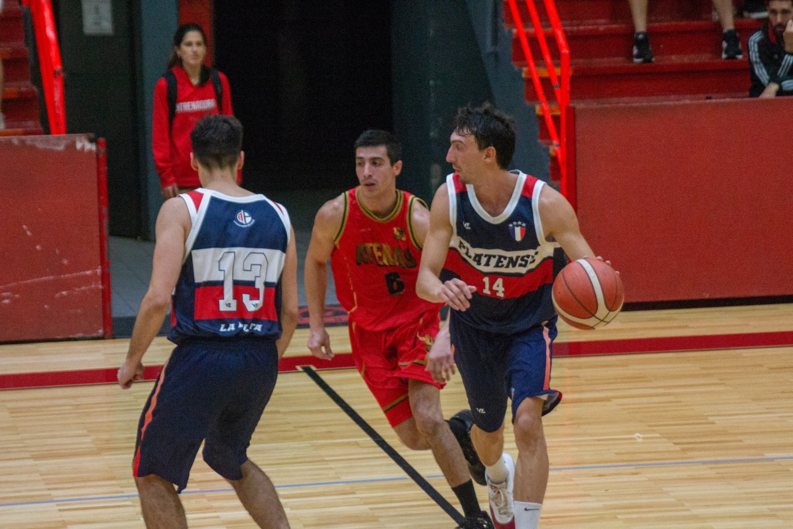 Platense le quit&oacute; el invicto al Griego