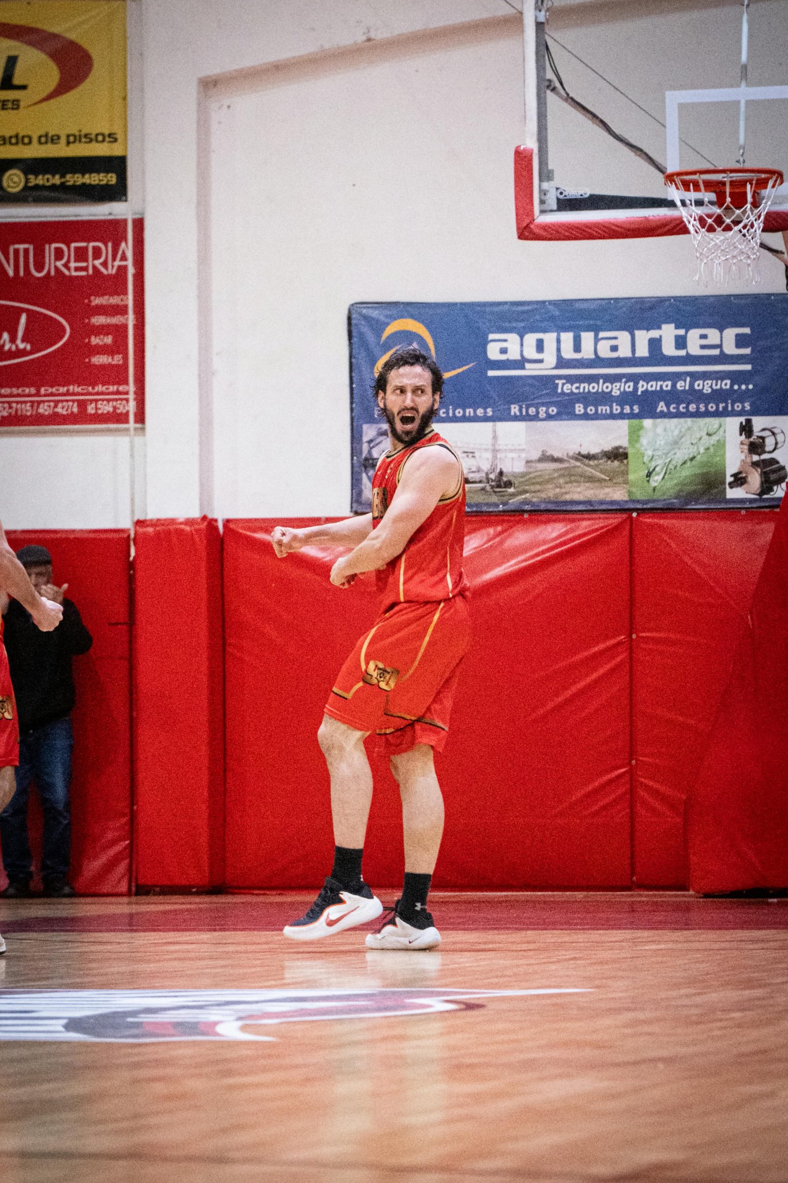 Atenas puso el pecho y se qued&oacute; con un partidazo ante el Amarillo