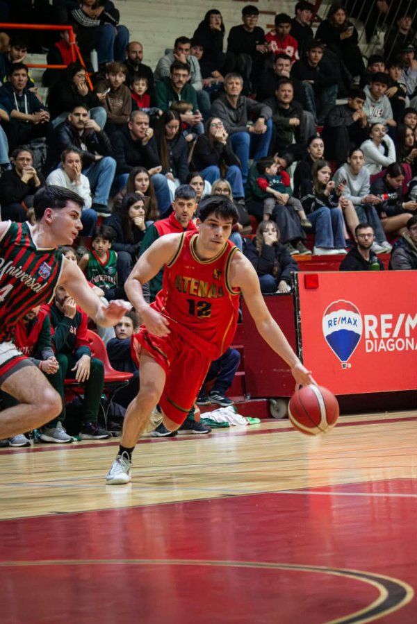 Atenas banc&oacute; la parada y se qued&oacute; con el cl&aacute;sico