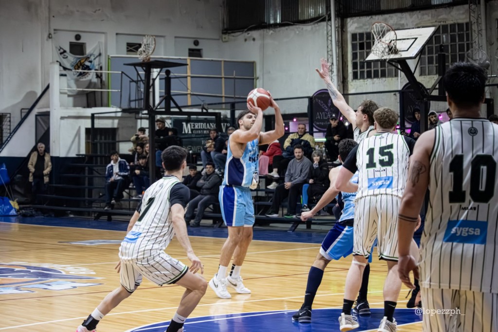 Ferraro lo condimentó a gusto y derrotó a Banco