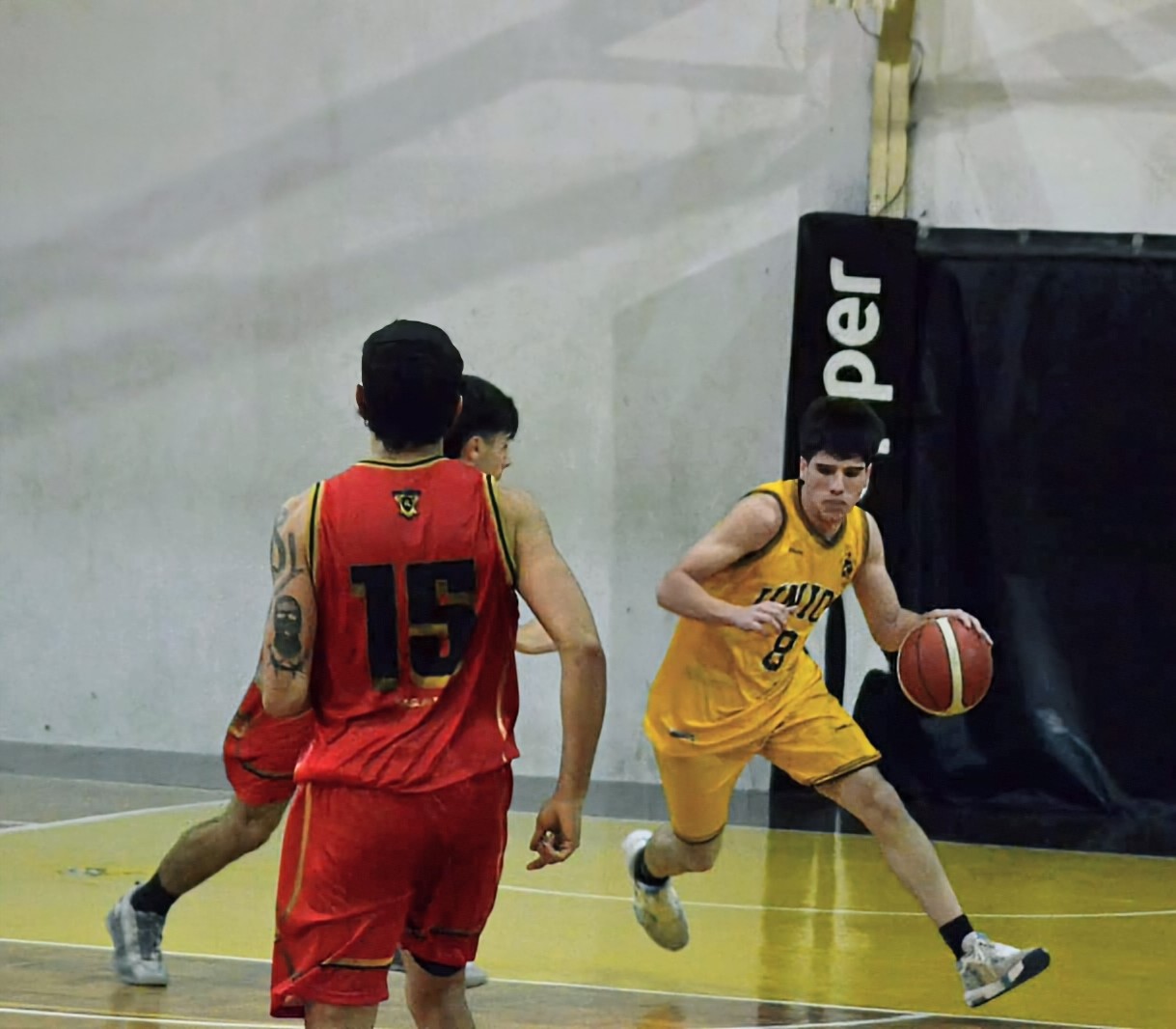 El Amarillo dominó de arranque y derrotó al Rojo en la primera semifinal