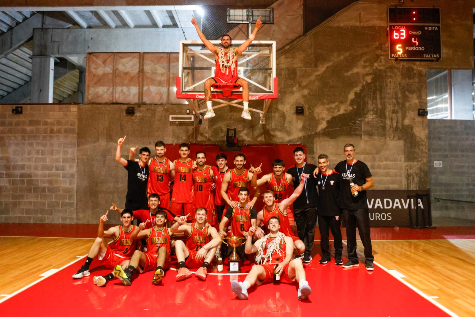 Atenas enmudeció al León y se coronó campeón del Clausura de la A1